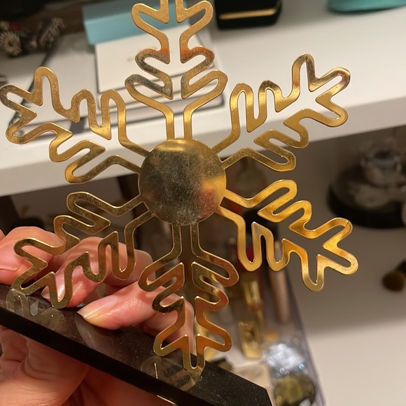 Chanel Snow Flake cosmetic display. The covered display Sold separately. - Picture 11 of 14